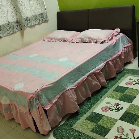 Muslim Dinaim Homestay Tanjong Malim Esterno foto