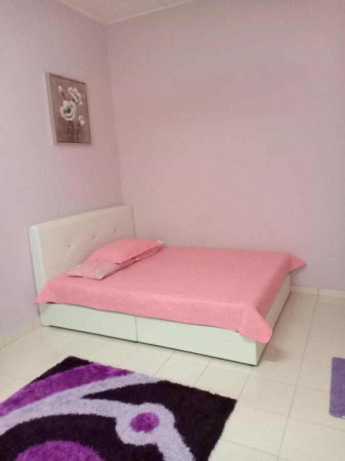 Muslim Dinaim Homestay Tanjong Malim Esterno foto