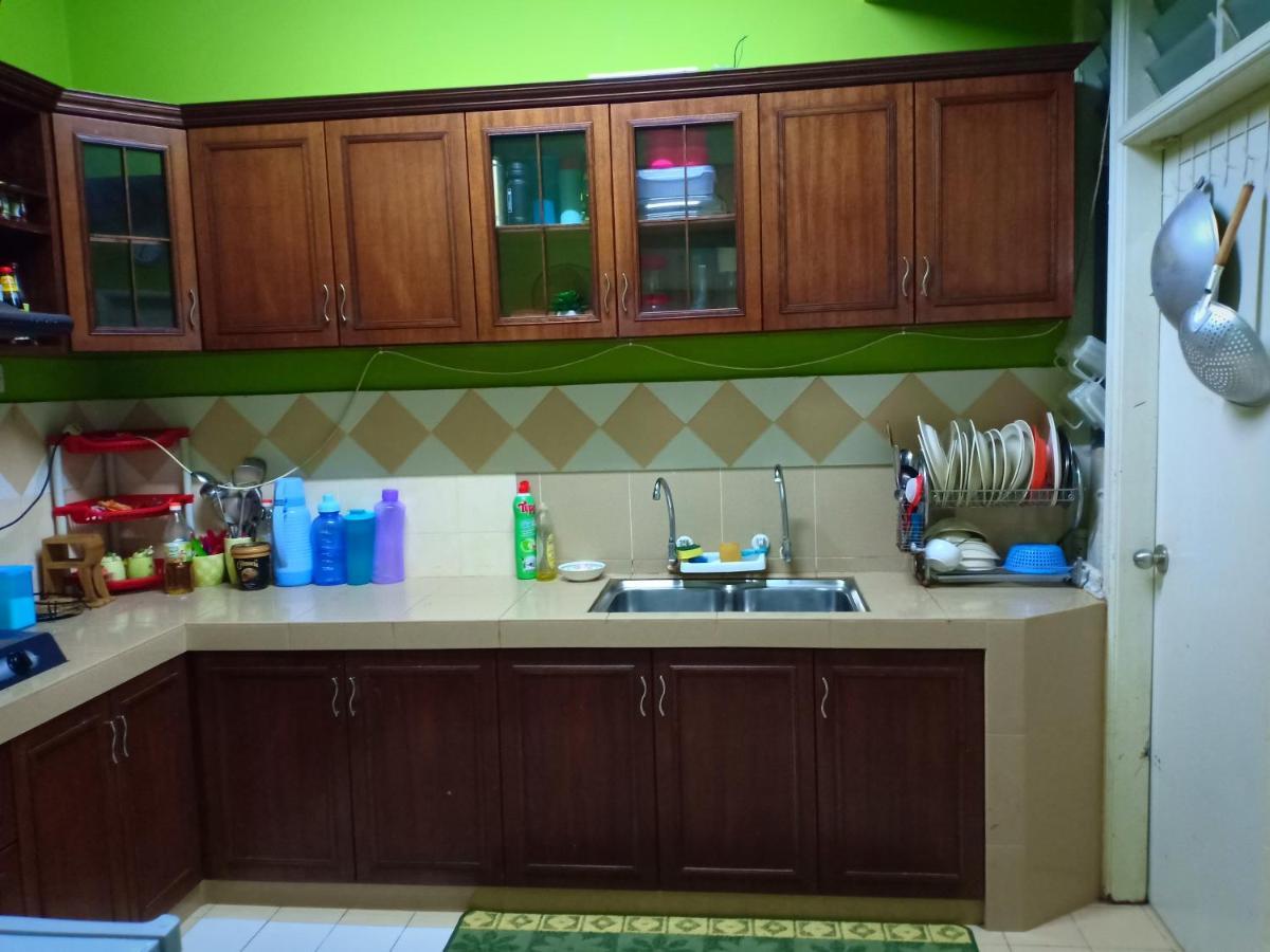 Muslim Dinaim Homestay Tanjong Malim Esterno foto