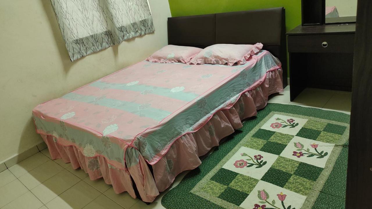 Muslim Dinaim Homestay Tanjong Malim Esterno foto