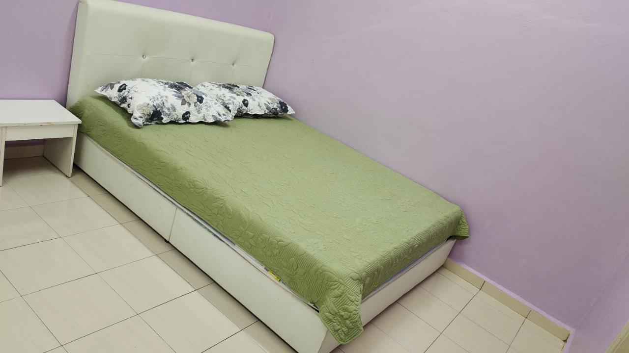 Muslim Dinaim Homestay Tanjong Malim Esterno foto