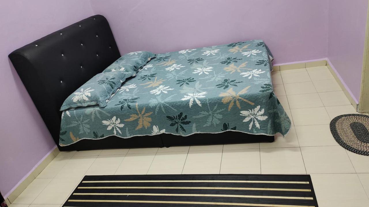 Muslim Dinaim Homestay Tanjong Malim Esterno foto
