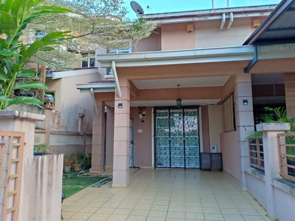 Muslim Dinaim Homestay Tanjong Malim Esterno foto