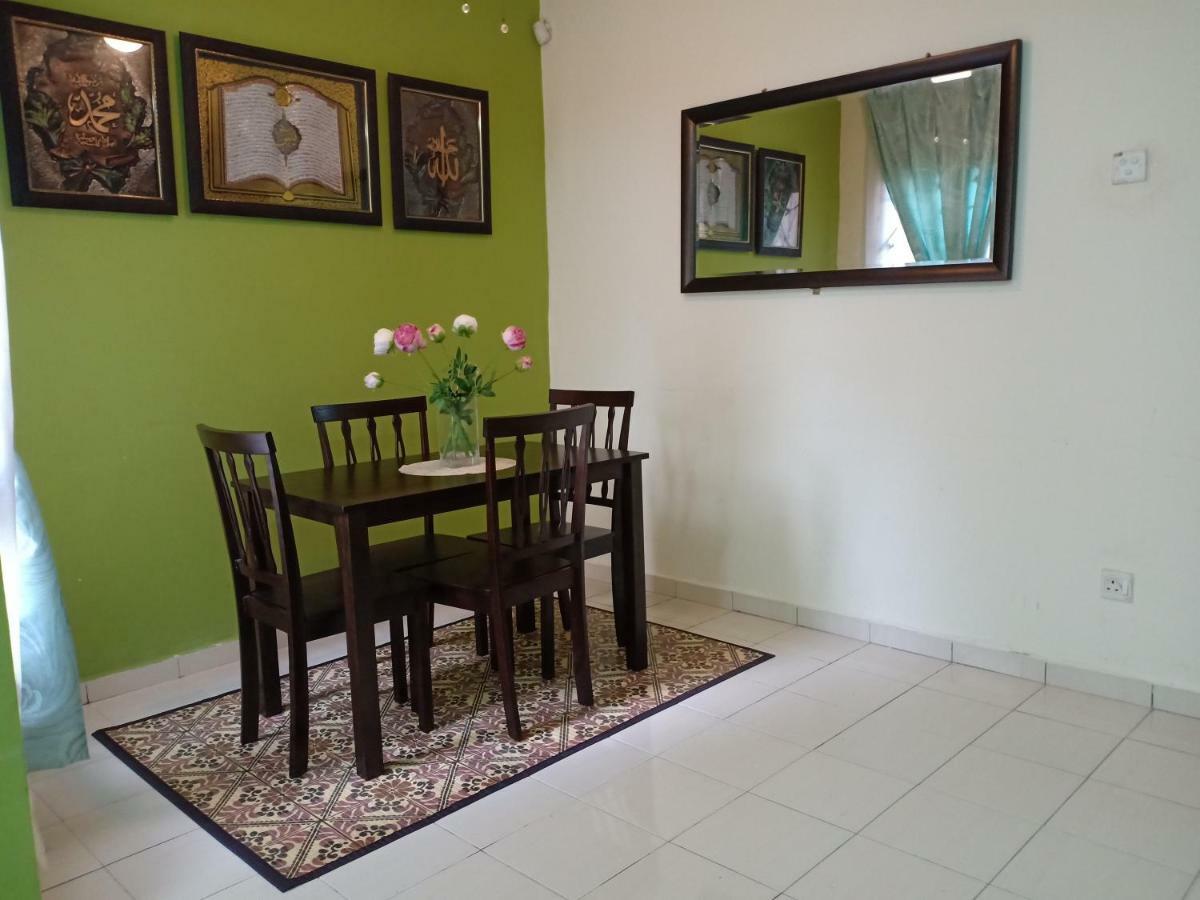 Muslim Dinaim Homestay Tanjong Malim Esterno foto