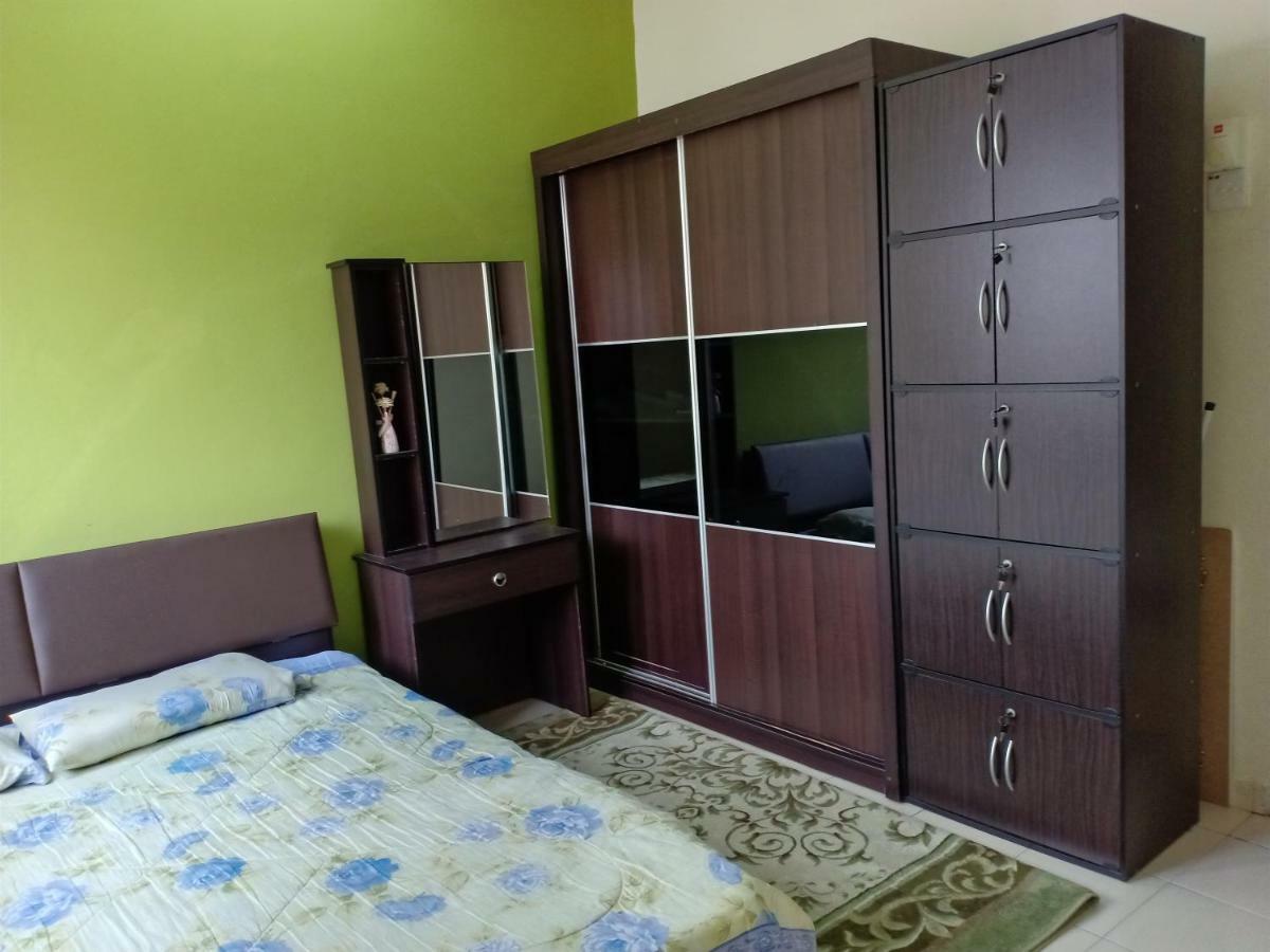 Muslim Dinaim Homestay Tanjong Malim Esterno foto