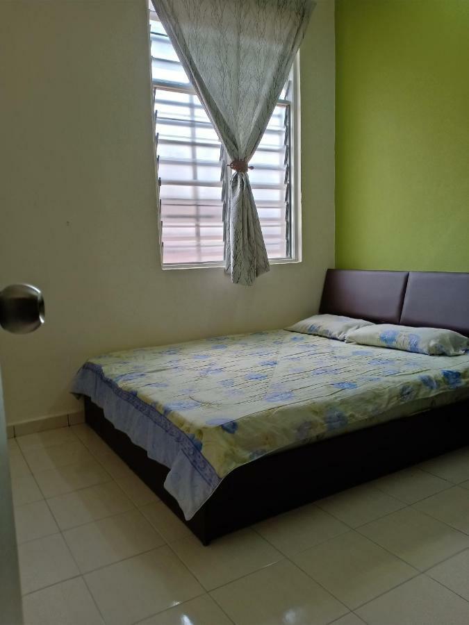 Muslim Dinaim Homestay Tanjong Malim Esterno foto
