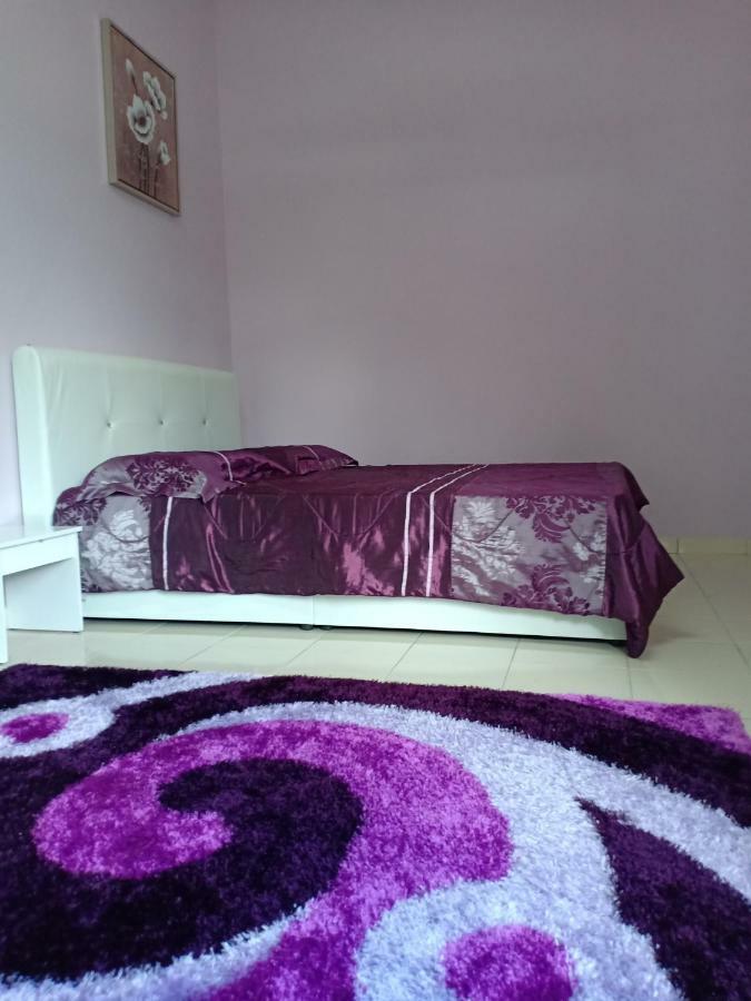 Muslim Dinaim Homestay Tanjong Malim Esterno foto