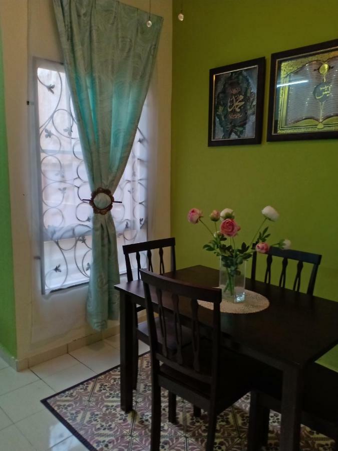Muslim Dinaim Homestay Tanjong Malim Esterno foto