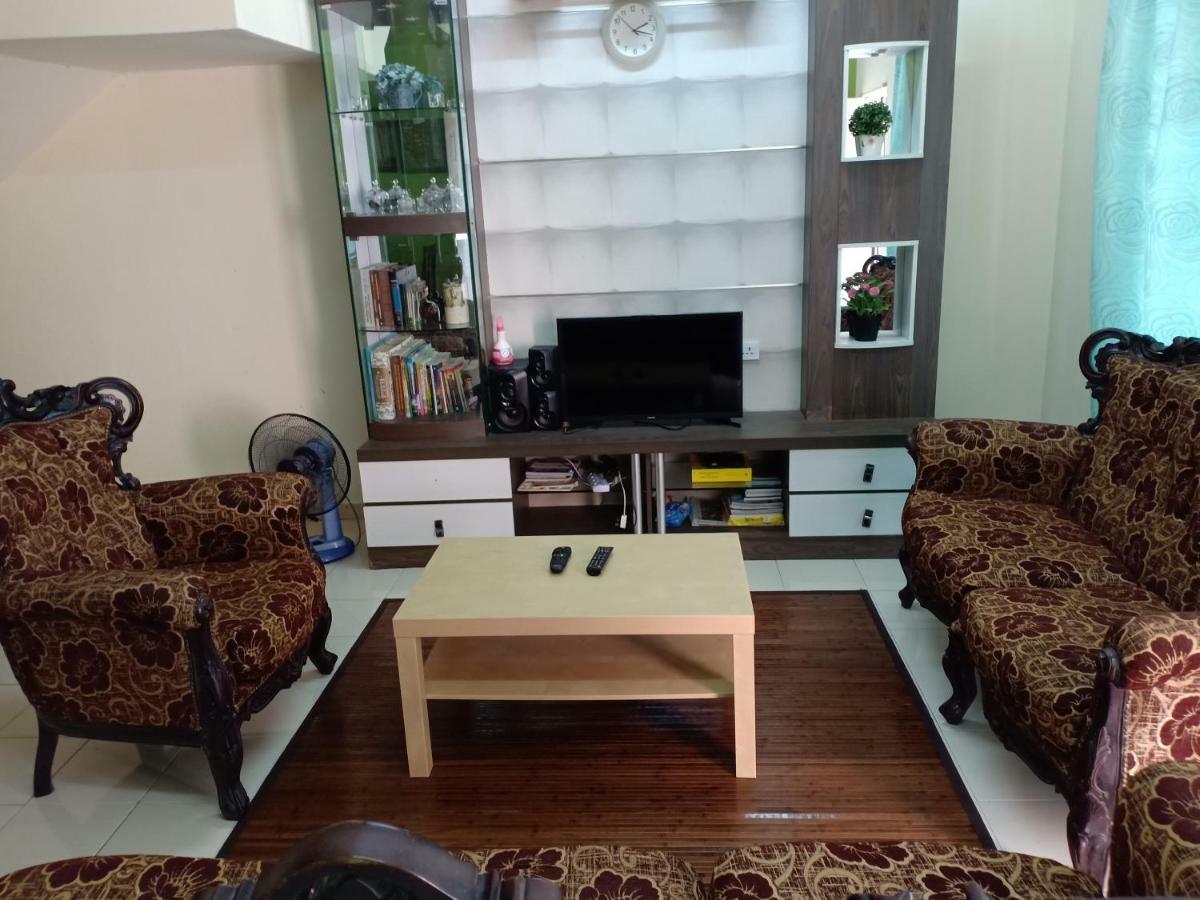 Muslim Dinaim Homestay Tanjong Malim Esterno foto